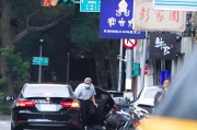 达州台当局这个单位的公车，给了狗了