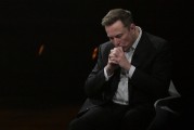 达州特斯拉股价收涨超3%：特朗普无意沟通，马斯克父亲劝儿子低头